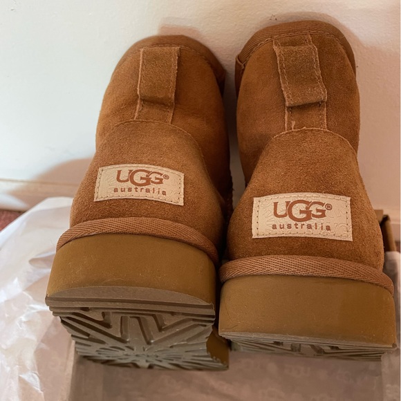 ❌SOLD❌UGG CLASSIC MINI KIMONO. With design. - Picture 5 of 9